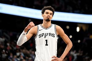 苏群:等新老合体 马刺的上限不可想象 文班亚马已经开始冲击MVP 苏群:等新老合体 马刺的上限不可想象 文班亚马已经开始冲击MVP